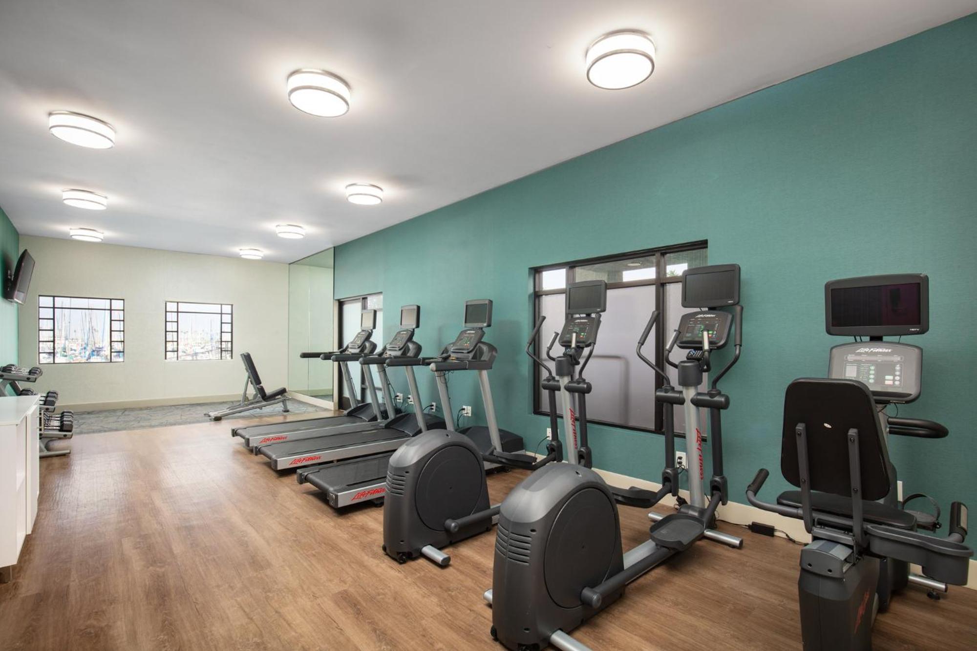 Holiday Inn Express Hotel & Suites Ventura Harbor By Ihg Eksteriør billede