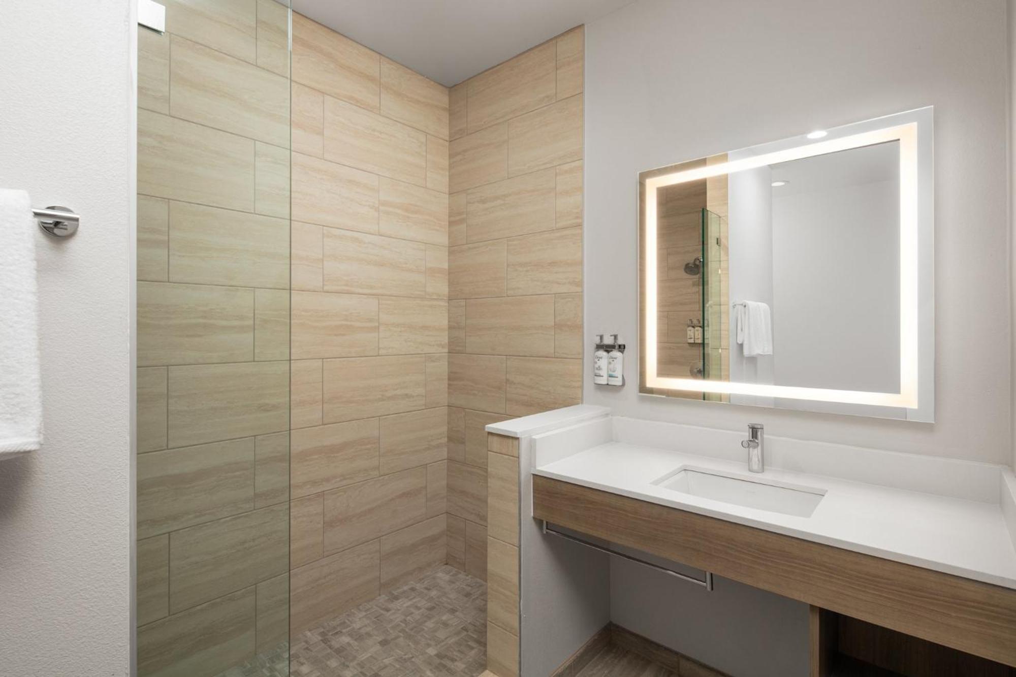 Holiday Inn Express Hotel & Suites Ventura Harbor By Ihg Eksteriør billede